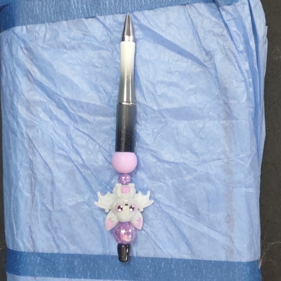 HANDMADE CUTE BAT THEMED BEADED PEN BAT IS SILICONE REMOVAL TOPPER - Picture 2 of 5